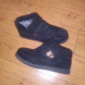 Slip on boots black size9 comfortable enjoy.